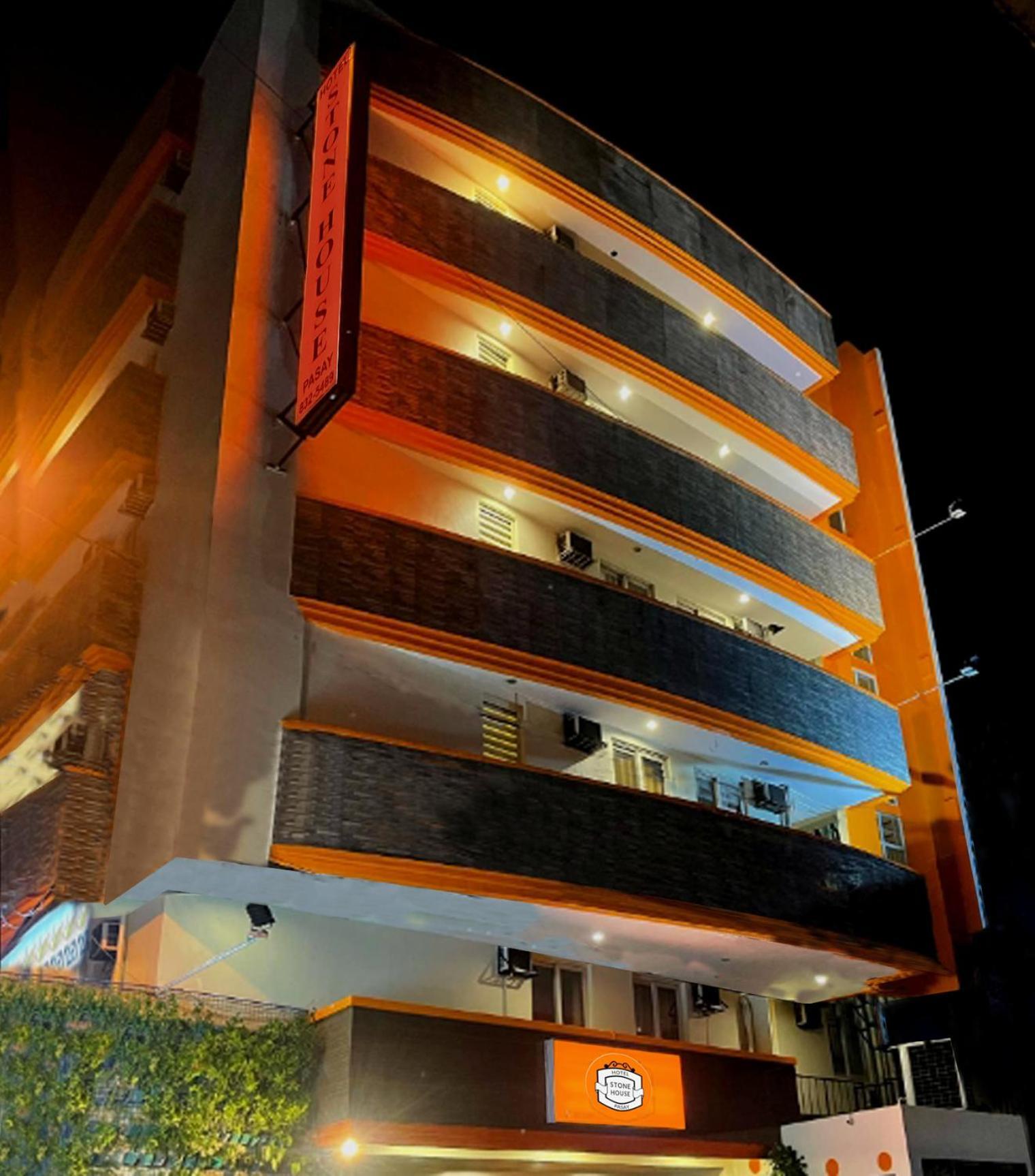 Stone House Hotel Pasay Exteriör bild